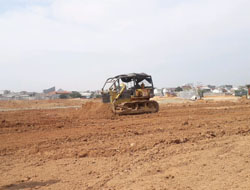 Cut and fill adalah proses pengambilan tanah dari suatu tempat kemudian menimbun tanah ditempat lain. Dalam pengerjaannya dibutuhkan pengukuran yang teliti sebelum