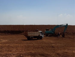 Cut and fill adalah proses pengambilan tanah dari suatu tempat kemudian menimbun tanah ditempat lain. Dalam pengerjaannya dibutuhkan pengukuran yang teliti sebelum